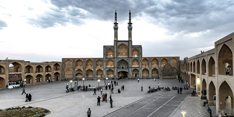 Yazd, Amir Chakhmagh Square